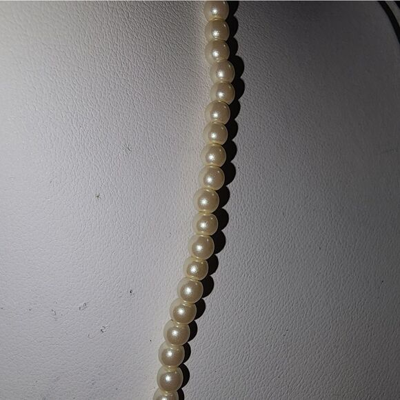 Vtg Pearl and Rhinestone Bridal Necklace Faux Pearls Pearl Pendant 14"+2" - Picture 8 of 9